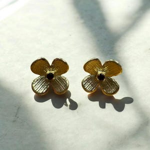 Mässingsörhängen 18K guldpläterade blomörhängen med rubin för kvinnor Små örhängen i koreansk stil smycken för alla hjärtans dag present till henne