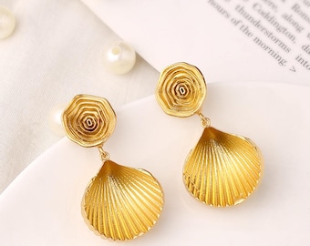 Shell Earrings with Gold Spiral 18K Gold Plated Handcrafted Seashell Dangle Earring Summer Beach Post Earring Elegant Statement Gift for Her