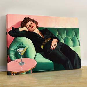 Frau auf Couch mit Martini, Ölgemälde, Cocktail Art Bar Warenkorb Dekor, ästhetisches Ölgemälde Geschenk, trendige Wandkunst