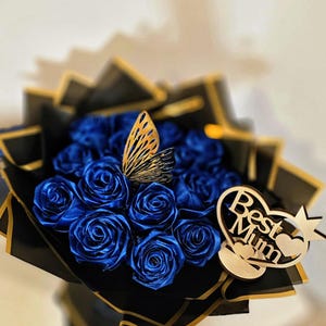 Blaue Satinrosen im Strauß – Elegantes Geschenk