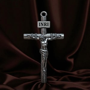 Sterling Silver Crucifix Cross Necklace – Timeless Religious Pendant,INRI Symbol, Elegant Unisex Cross Jewelry,Spiritual Gift for Him or Her