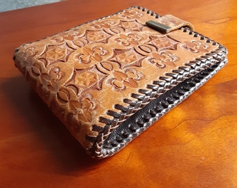 Geldbeutel aus Leder mit Punzierung