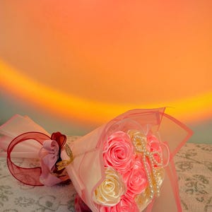 Eternal Flower Bouquet – 8 Satin Roses for Anniversaries, Birthdays & Home Décor