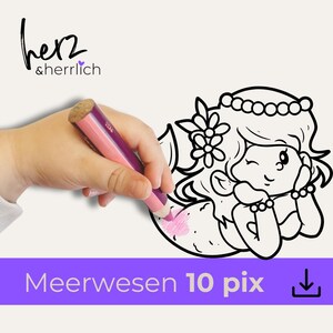 Puede incluir: Una p&aacute;gina para colorear de una sirena se est&aacute; coloreando con un l&aacute;piz de color rosa y morado. El texto "Meerwesen 10 pix" se muestra en una pancarta morada. El logo "herz & herrlich" est&aacute; arriba.