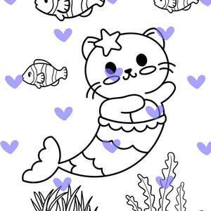 Puede incluir: Ilustraci&oacute;n en blanco y negro de un gato sirena con una estrella en la cabeza, rodeado de peces y corazones morados. El gato sirena tiene cola de pez y est&aacute; saludando. Algas marinas y una roca en la parte inferior.