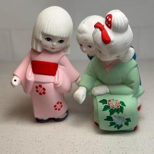Vintage Japanese Chalkware Figurines – Girl in Kimono & Pair Seated – 1960s Hand-Painted