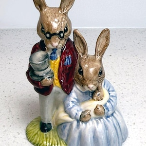 Vintage 1988 Royal Doulton Bunnykins DB68  Father, Mother & Victoria Figurine
