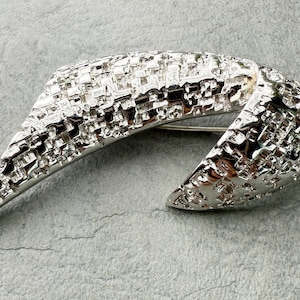 Vintage Monet Modernist Brooch – Textured Silver Tone Abstract Pin, 1970s Geometric Statement Jewelry