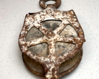 Antique Cast Iron Farm Pulley – Rustic Industrial Wheel with Patina, Primitive Barn Tool