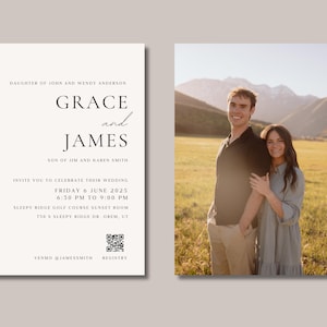 Puede incluir: Invitación de boda con los nombres Grace y James, fecha, hora y lugar. Una foto de la pareja en un campo con montañas al fondo. La invitación tiene un diseño minimalista con tipografía elegante.