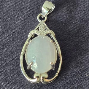 Jade hanger Birmaanse jade - doorschijnend licht lavendel