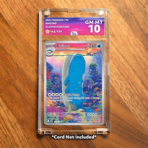 Könnte beinhalten: Eine Pokemon-Sammelkarte in einer transparenten Schutzhülle. Die Karte zeigt eine blaue Wailord-Illustration mit dem Text "Hydro Pump". Sie ist mit GM MT 10 bewertet und als Illustration Rare 162/159 gekennzeichnet.