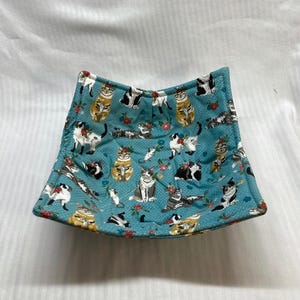 10" Cats and Flowers on Blue, Medium Bowl Cozy, Microwave Safe, Machine Washable, Hot and Cold Bowl Holder, Kitty Cats