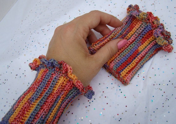 Crochet cuff wrist warmer with scalloped edging in multitude of colors