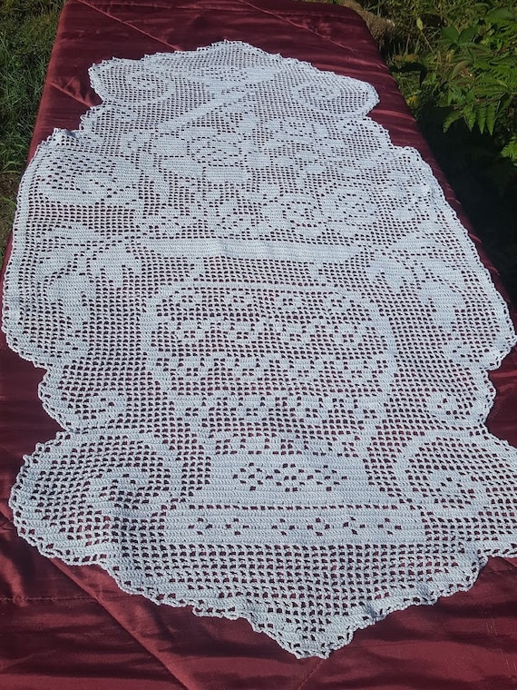 Crochet table runner, entry way decor, dining room centerpiece, bedroom decor, guestroom decor, Bird of Paradise tablecloth, crochet flowers