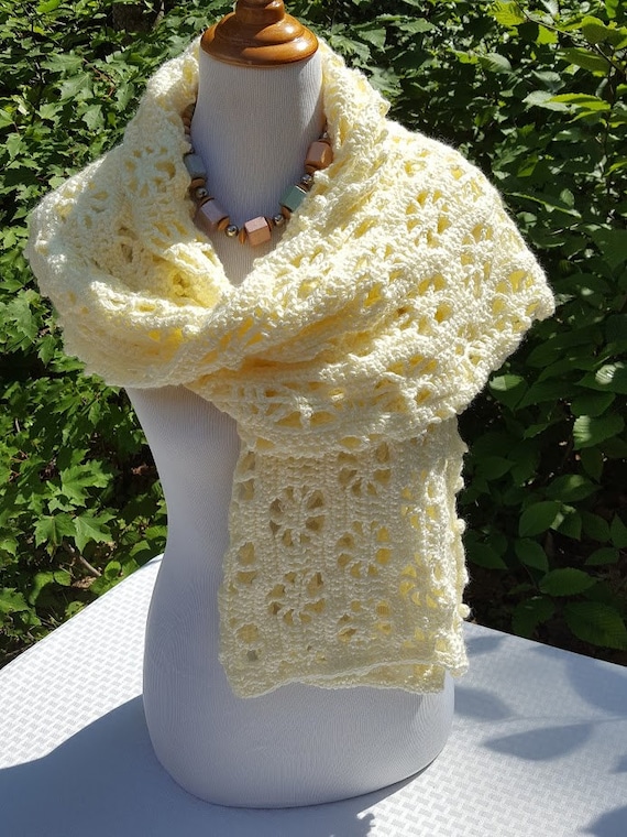 Openwork summer shawl wrap, crochet lace shawl, pinwheel ivory shawl, summer wedding shawl, bridesmaids wrap