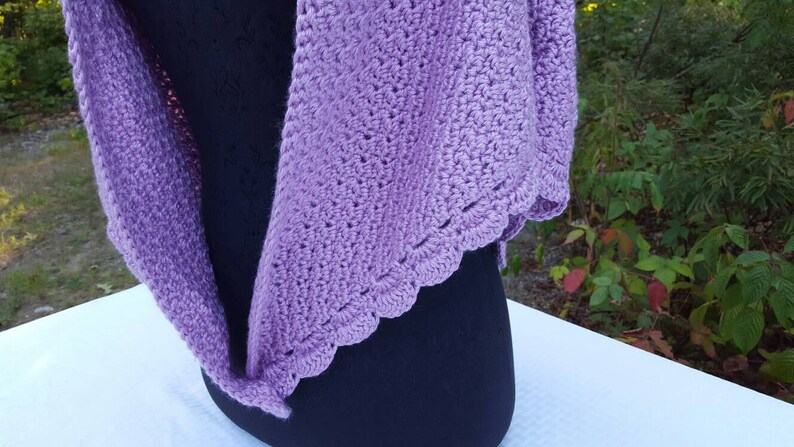 Lavender lilac hand crocheted shawl with moss stitching and scallop edging image 2