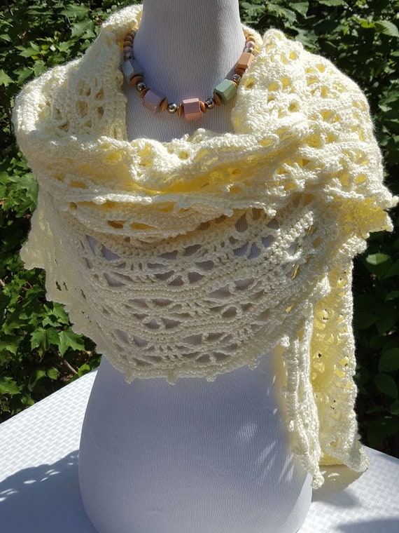 Openwork summer shawl wrap, crochet lace shawl, pinwheel ivory shawl, summer wedding shawl, bridesmaids wrap