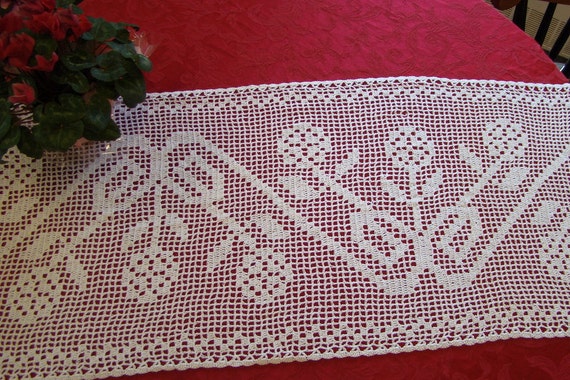 Musical flowers filet crocheted runner