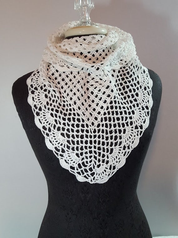 Victorian lace crochet collar, white lace bandana, crochet collar, handkerchief collar, bridesmaid accessory, boho chic accessory