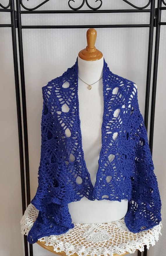 Blue wedding shawl, crochet shawl, bridal accessory, openwork lace shawl, Mothers Day shawl, Victorian lace shawl, pineapple design wrap