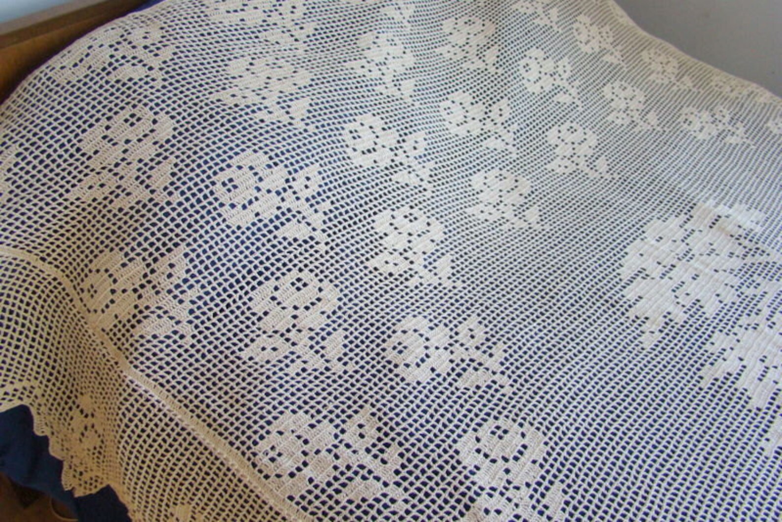 Crochet Queensize Bedspread in Ecru Cotton With Angels, Roses and