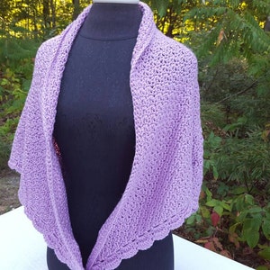 Lavender lilac hand crocheted shawl with moss stitching and scallop edging image 3