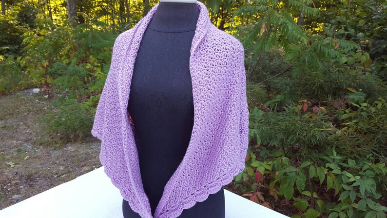 Lavender lilac hand crocheted shawl with moss stitching and scallop edging image 3