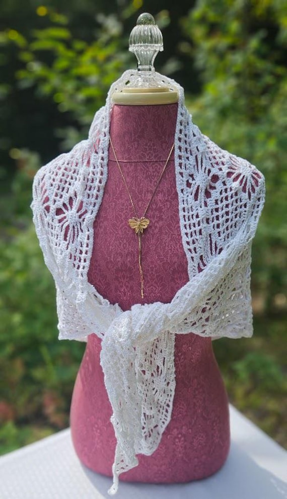 Diamond wedding shawl, handmade crochet shawl, delicate white bridal shawl, bridesmaids wrap, evening wrap, red carpet fashion, prom wrap