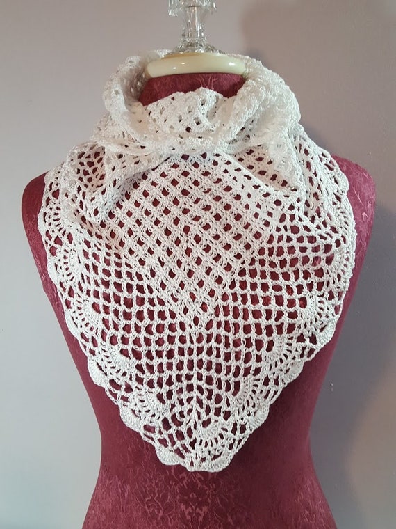 Victorian lace crochet collar, white lace bandana, crochet collar, handkerchief collar, bridesmaid accessory, boho chic accessory