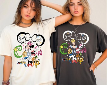 Camiseta personalizada Mickey e Minnie Disney Cousin Crew 2026 para família e grupo de primos da Disneyland. A Disney é melhor com os primos!