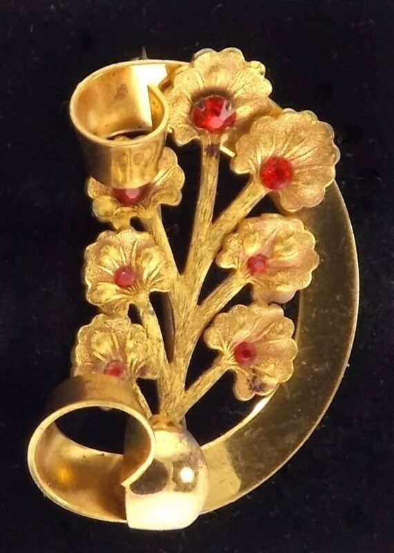 Half Moon Shaped Brooch with Decorative Flowers Al