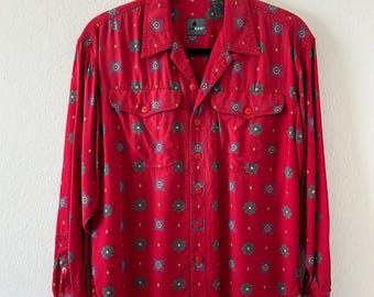 Camisa vintage Lizwear con estampado de medallón rojo