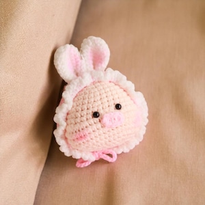 Handmade Crochet Pig Keychain – Cute Amigurumi Plush Bag Charm- Crochet Animals | Baby Shower Gift | Desk Decor | Birthday Gift for Kids