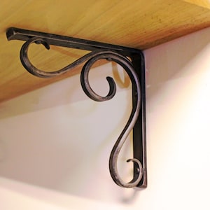 Traditional scroll ornate shelf bracket - Style 02