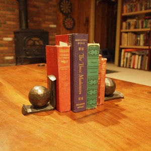 Pair of Forged Steel Ball Bookends Bild 2