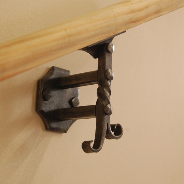 Soporte de pared para pasamanos o barandilla - Forjado por un herrero - Hecho en EE. UU.