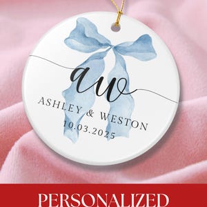 Adorno personalizado para la primera Navidad de casados: un regalo coqueto para recién casados