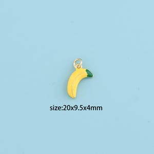 Pendentif banane en or 18 carats, breloques fruits, parfait pour les amateurs de fruits et les cadeaux créatifs, breloque banane jaune originale pour projets de bijoux DIY