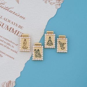 18K Gold Virgin Mary Pendant, Vintage Pearl Frame Religious Medal, Rectangular Cutout Catholic Saint Holy Charms for Necklace Jewelry Making