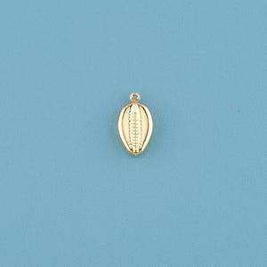 18K Gold Filled shell pendant,Tiny Sea Shell Necklace, Beach Necklace, Summer Necklace, Gift for her, Christmas Gift, Mom Gifts