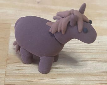 Handgefertigte Skulptur aus Ton – Pferd aus Ton – Handgefertigtes Geschenk für Pferdeliebhaber