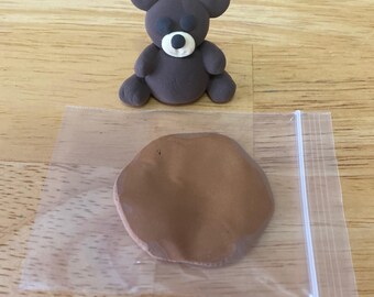 Handgemachter Teddybär aus Ton - Tierskulptur, handwerkliches Geschenk für Elefantenliebhaber