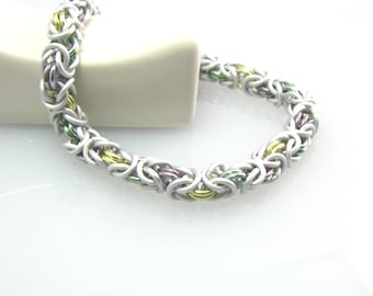 Cara Chainmaille Bracelet in Pale Citrus