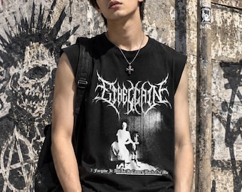 Puede incluir: Una camiseta negra sin mangas con un estampado gráfico blanco que incluye el texto "ETHEGAIN" en una fuente estilizada sobre la imagen de una persona sentada, con el texto "I Forgive It All As It Comes Back On Me" debajo.