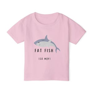 Fat Fish Toddler T-Shirt - Cute Shark Graphic Tee - Vietnamese Ca Map Shirt - Funny Bilingual Ocean Animal Tee - Kawaii Shark T-Shirt