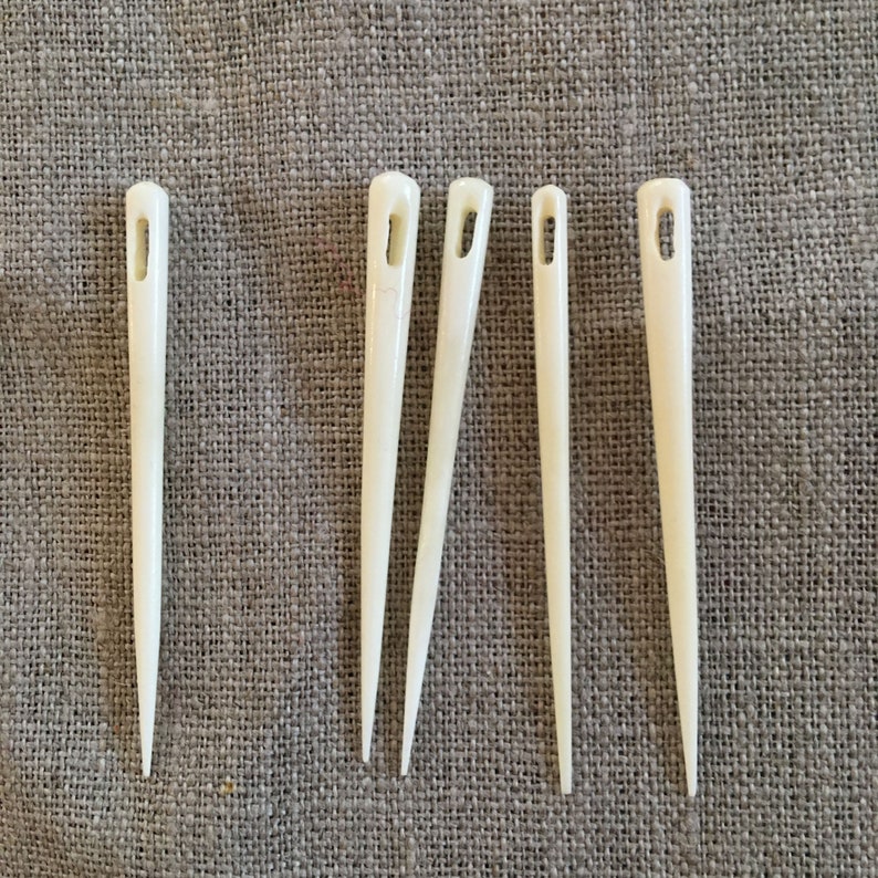 Short Waterbuffalo Bone Nalbinding Needle 6 cm Small Eye Hand carved Needle binding image 2