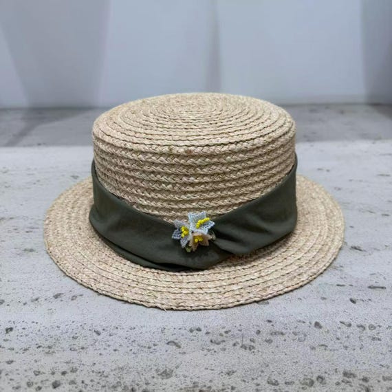 Straw Boater Hat With Olive Green Band and Floral Accent  display picture 1