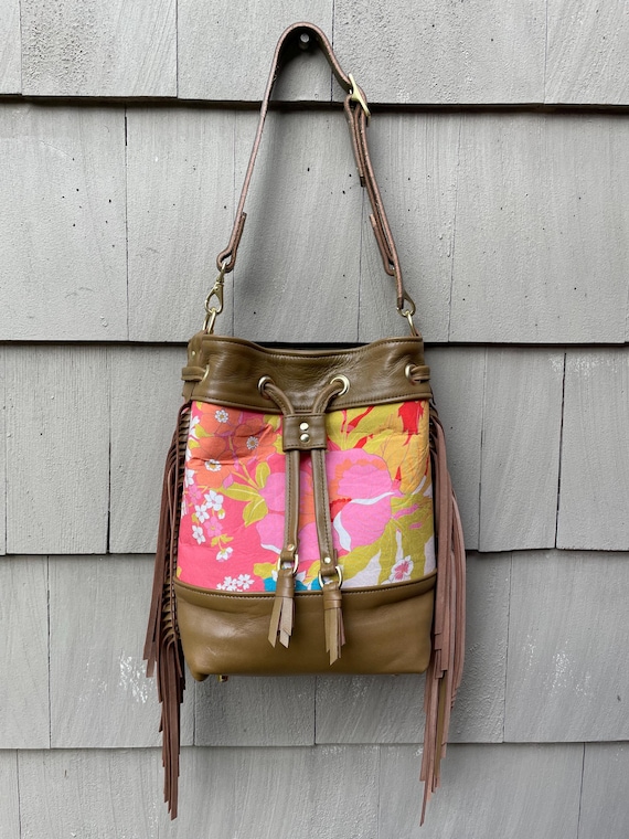 Blooming Flowers Bucket Bag