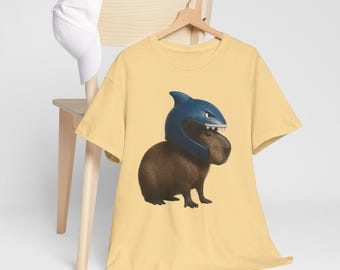 サメのヘルメットカピバラTシャツ | かわいい動物マッシュアップTシャツ | TikTokトレンドにインスパイアされたシャツ